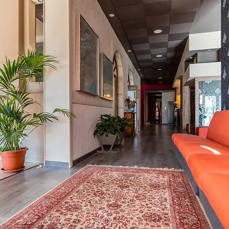 Royal Hotel 3*
